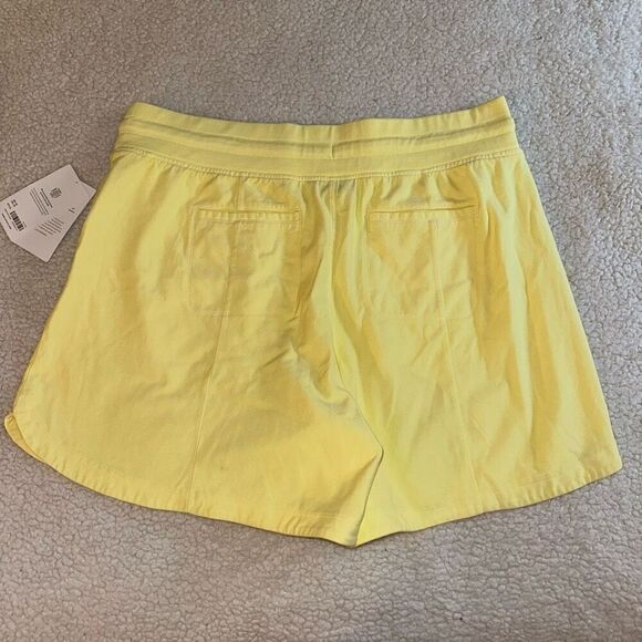 Athleta Women’s Farallon Midi Shorts Light Yellow Size 1XL NWT - Picture 6 of 9